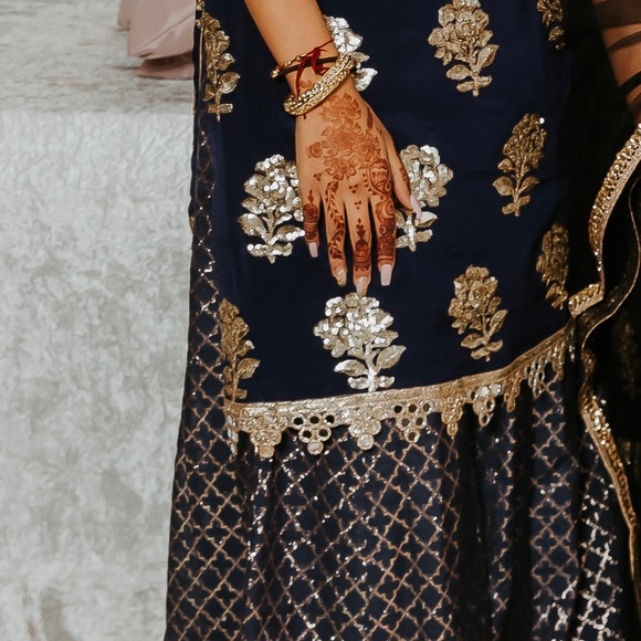 Ladies Sharara Indian Suit - Picture 4 of 5